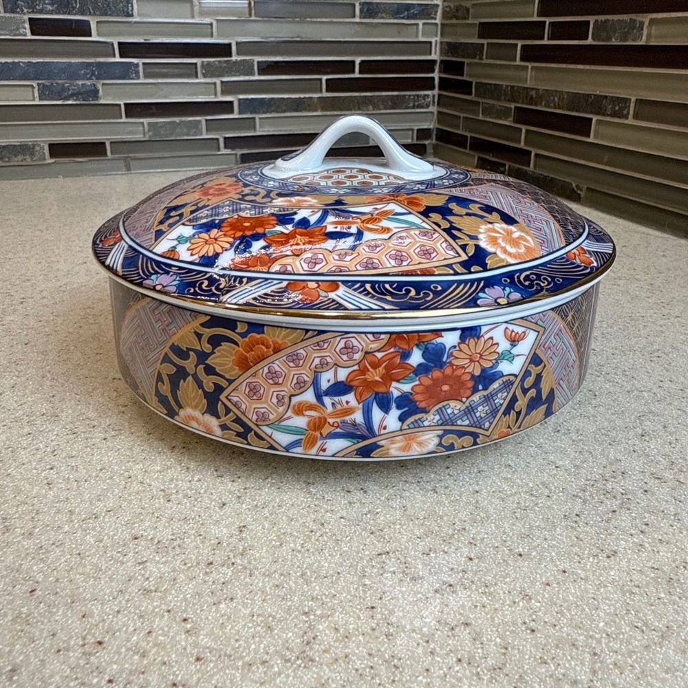Vintage Japanese Imari Porcelain Covered Round Dish with Lid 6.5" Floral & Gold